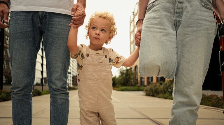 Fabe met zijn ouders (foto: Tim van den Broek).