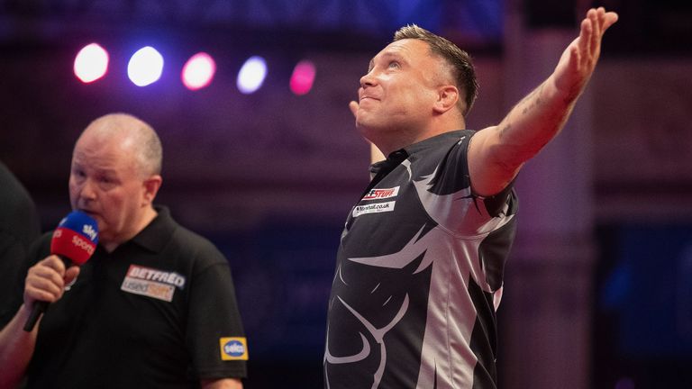 Gerwyn Price zag Van Gerwen erop en erover gaan in de finale van het World Matchplay darts (foto: Taylor Lanning/PDC)