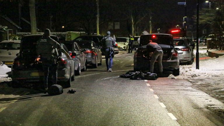 Het arrestatieteam in Asten (foto: Harrie Grijseels/SQ Vision).