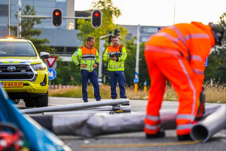 Vanwege alle bergings- en opruimwerkzaamheden moest de weg worden afgezet (foto: SQ Vision).