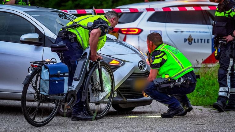 Fietser raakt gewond bij ongeluk in Uden (foto: Foto: Lucas Lammers / Persbureau Heitink).