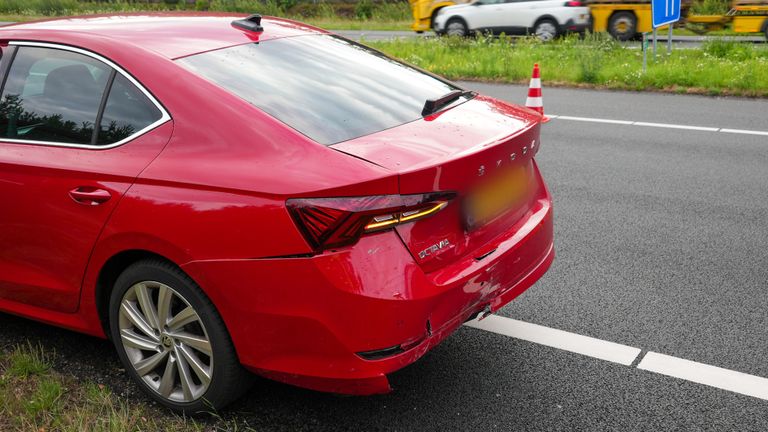 De andere auto raakte licht beschadigd (foto: Gabor Heeres/SQ Vision).