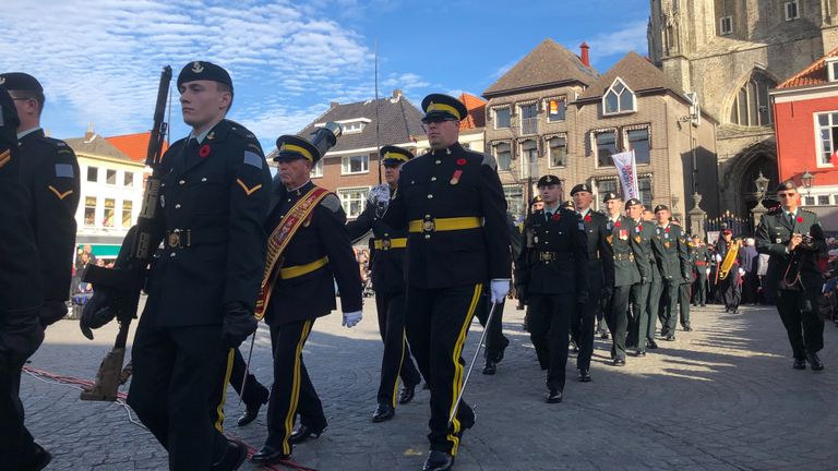 Canadese militairen bij een ceremonie in 2019 op de Grote Markt in Bergen op Zoom (foto: Willem-Jan Joachems).