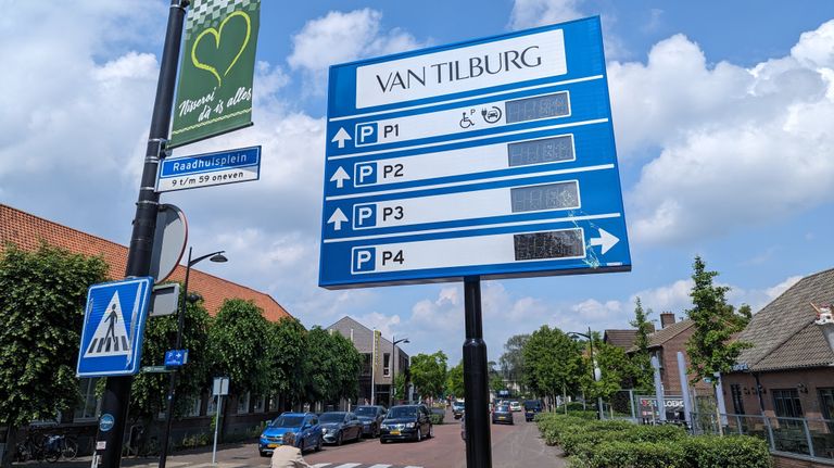 Het nieuwe bord staat er al maar moet binnenkort nog worden aangesloten (foto: Ferenc Triki)