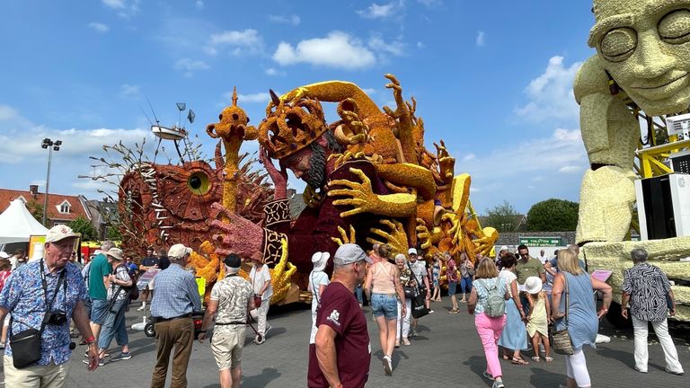 De wagens van het Corso Zundert waren maanden nog even te bewonderen (foto: Raymond Merkx).