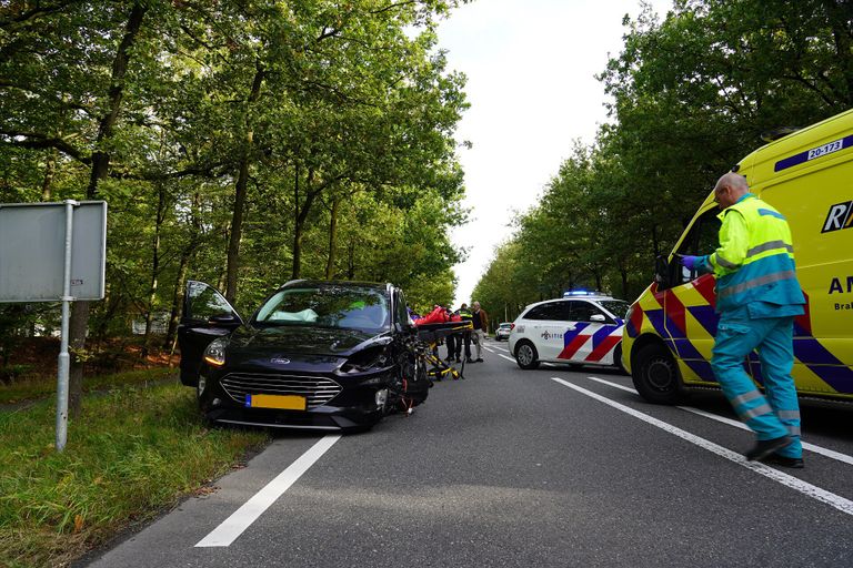 De weg werd na de botsing afgezet (foto: Jeroen Stuve/SQ Vision).