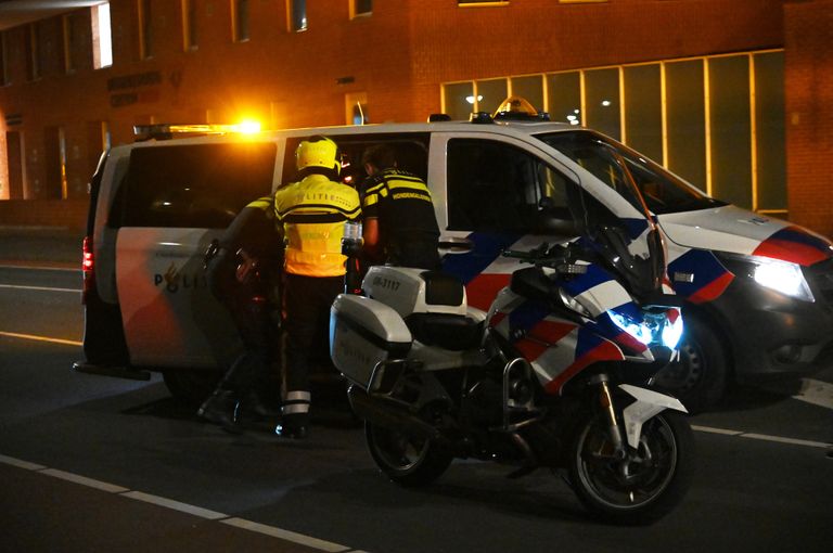 Scooterbestuurder aangehouden (foto: Perry Roovers/SQ Vision). 