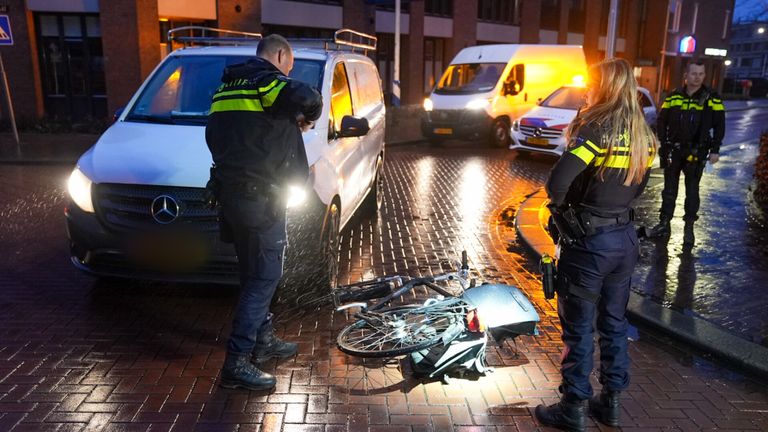 Fietser aangereden in Oss (foto: Gabor Heeres/SQ Vision). 