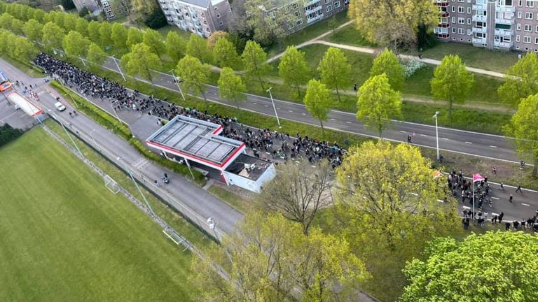 De enorme stoet tijdens de stille tocht (archieffoto: John Van de Wouw)