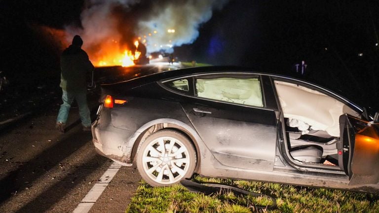 De personenwagen die bij het ongeluk was betrokken (foto: Harrie Grijseels/SQ Vision Mediaprodukties).