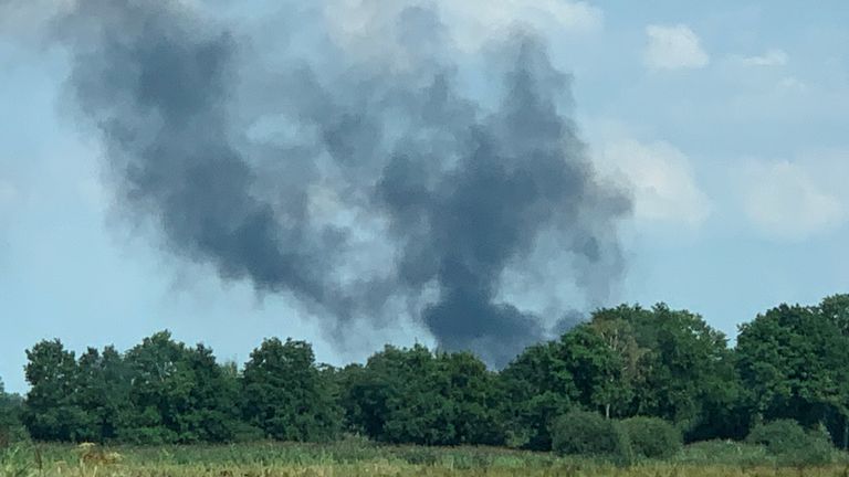 Rookwolken van de brand bij Heineken in Den Bosch zijn vanuit Helvoirt te zien (foto: Bart Meesters / SQ Vision).