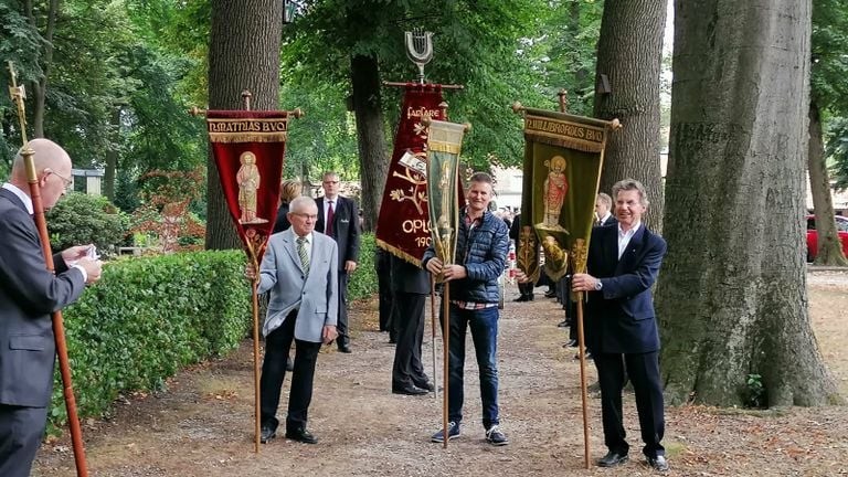 De rondgang door het processiepark.