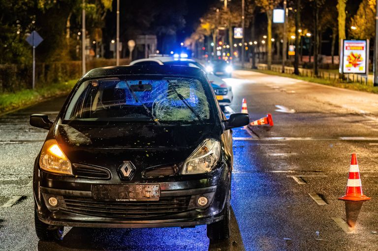 Hoe de aanrijding op de Ringbaan Zuid in Tilburg kon plaatsvinden, wordt onderzocht (foto: Jack Brekelmans/SQ Vision).