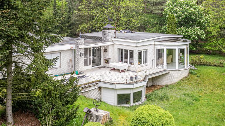 Enorm huis met landgoed in Nuenen (foto: Funda)