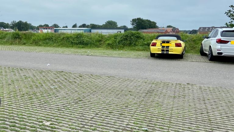 Ook bij de GGD locatie Breda International Airport is het rustig op de parkeerplaats   