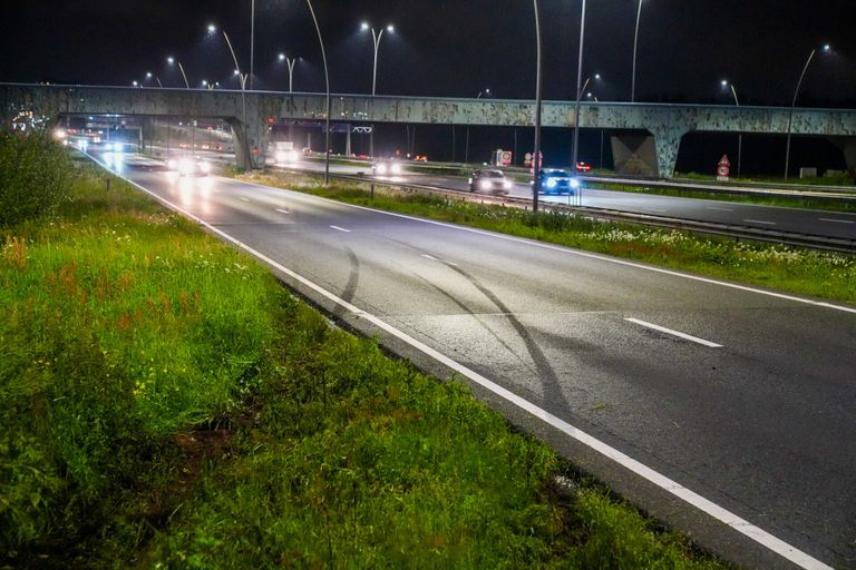 Hoe de automobilist de macht over het stuur kon kwijtraken op de rechte weg wordt onderzocht (foto: Dave Hendriks/SQ Vision).