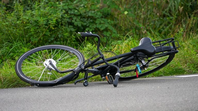 De jongen werd geschept toen hij op de fiets de weg wilde oversteken( foto: Gabor Heeres/SQ Vision).