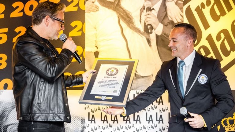 Guus Meeuwis en zijn Groots staan officieel in het Guinness Book of Records (foto: ANP).