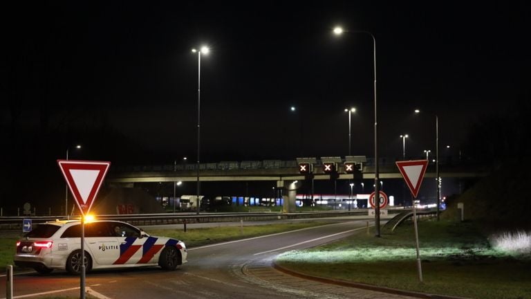 De politie zette uit voorzorg een afslag af (foto: Sander van Gils/SQ Vision Mediaprodukties).