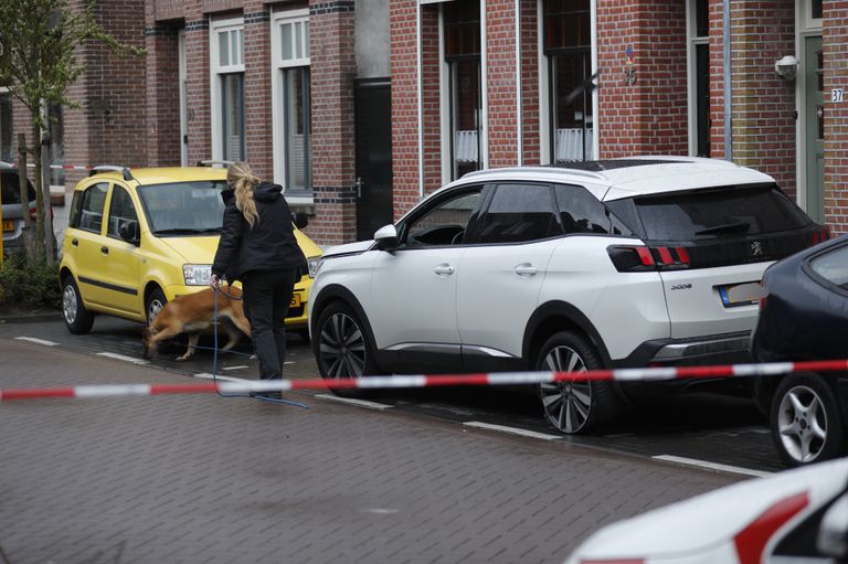 Politie onderzoekt auto op Boulevard Antverpia (Foto: Christian Traets/SQ Vision)