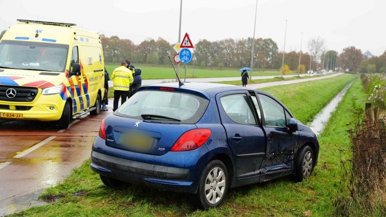 Ook deze wagen liep schade op (foto: Erik Haverhals/SQ Vision).