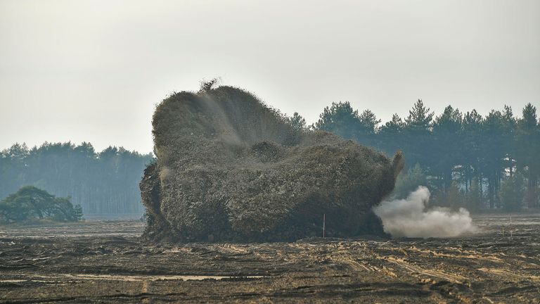 Het gat werd daarna dichtgegooid. En boem!