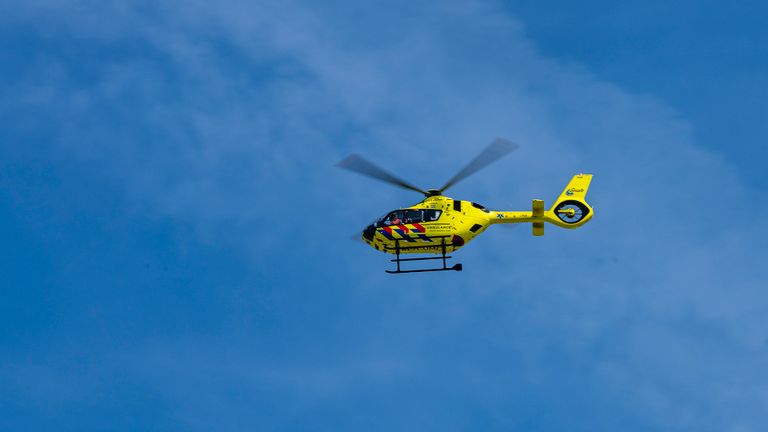 Vanwege de ernst van de situatie werd een traumaheli opgeroepen (foto: Jack Brekelmans/SQ Vison).