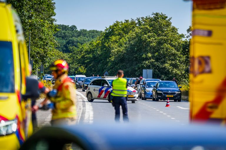 Vanwege het ongeluk werd de N270 bij Nuenen een halfuur lang afgesloten (foto: SQ Vision).