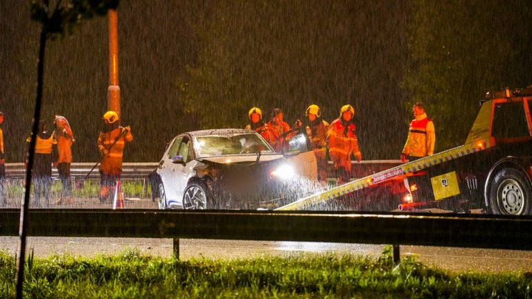 Vanwege het ongeluk bij Best werd een rijbaan richting het zuiden afgesloten voor het verkeer (foto: SQ Vision).