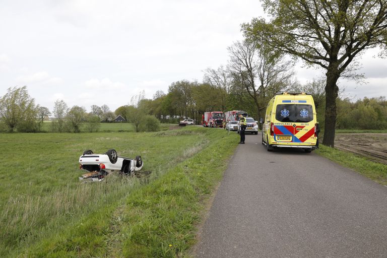 Het ging mis op de Oude Turfvaartsestraat in Nispen (foto: Christian Traets/SQ Vision).