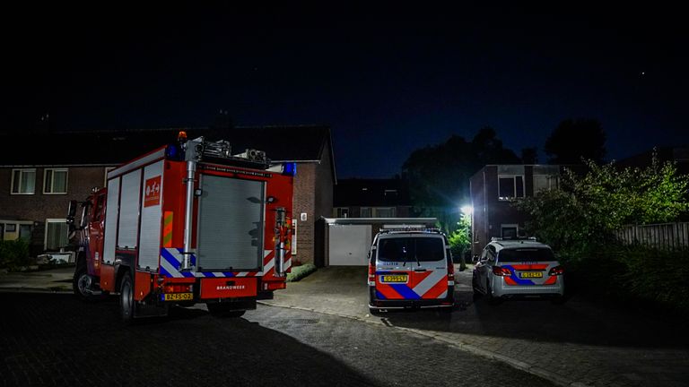 Na de knal bij de Dadelstraat in Eindhoven werden politie en brandweer gewaarschuwd (foto: Sem van Rijssel/SQ Vision).