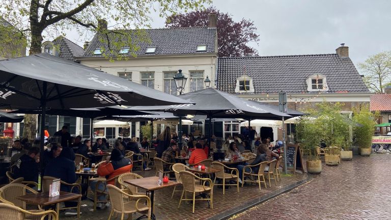 Het NK terras zitten in Breda startte om zes uur zaterdagochtend (foto: Ilse Schoenmakers).