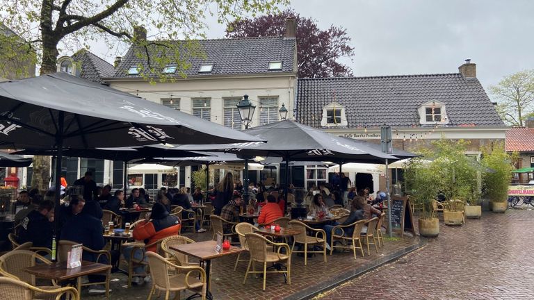 Het NK terras zitten in Breda startte om zes uur zaterdagochtend (foto: Ilse Schoenmakers).