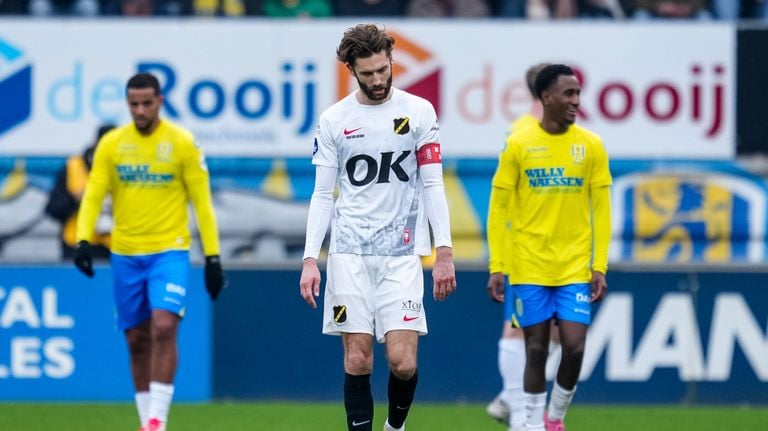 Jan van den Bergh loopt teleurgesteld weg in de wedstrijd tegen RKC (foto: OrangePictures). 