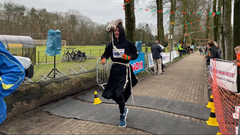 Kruikenloop in Tilburg (foto: Rene van Hoof).