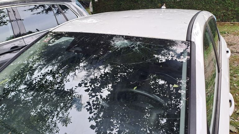 Nei campeggi attorno al Lago di Garda la maggior parte dei finestrini delle auto sono rotti (Foto: Wendy van Breemen). 