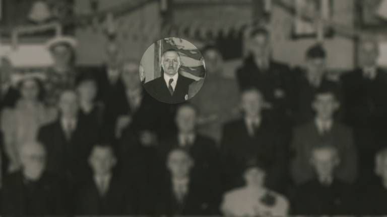Burgemeester Jac van der Lely op een bijeenkomst in 1942 (foto Salha)