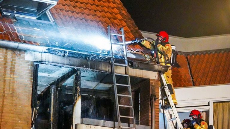 Brandweerlieden aan het werk (foto: Harrie Grijseels/SQ Vision Mediaprodukties).