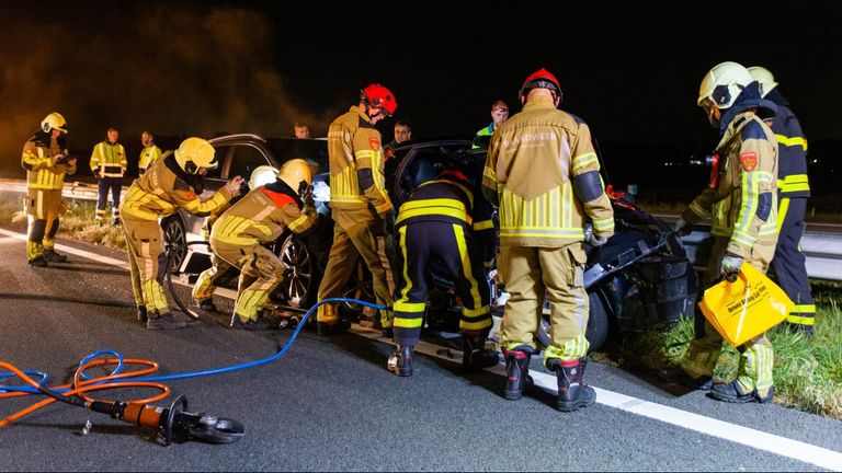 Het ongeluk op de A59 gebeurde rond elf uur woensdagavond (foto: Mathijs Bertens/SQ Vision).