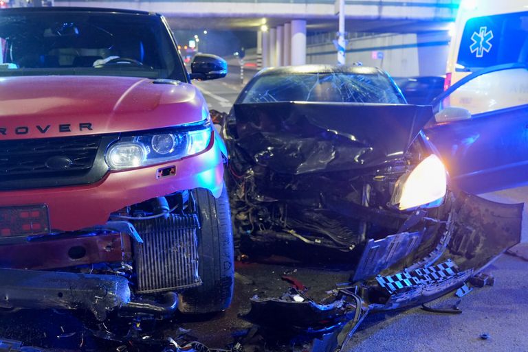 Beide auto's konden niet meer verder (foto: Harrie Grijseels/SQ Vision).