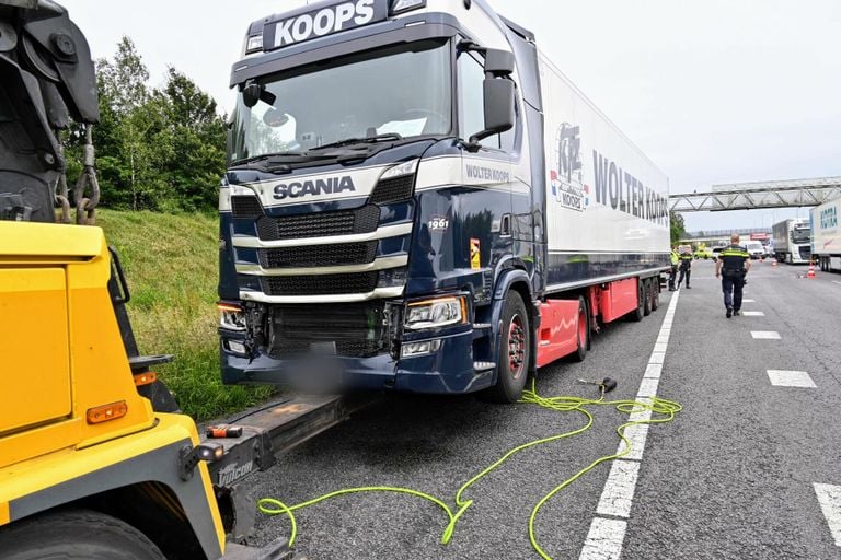 Ongeluk met twee vrachtwagens (foto: Tom van der Put/SQ Vision).