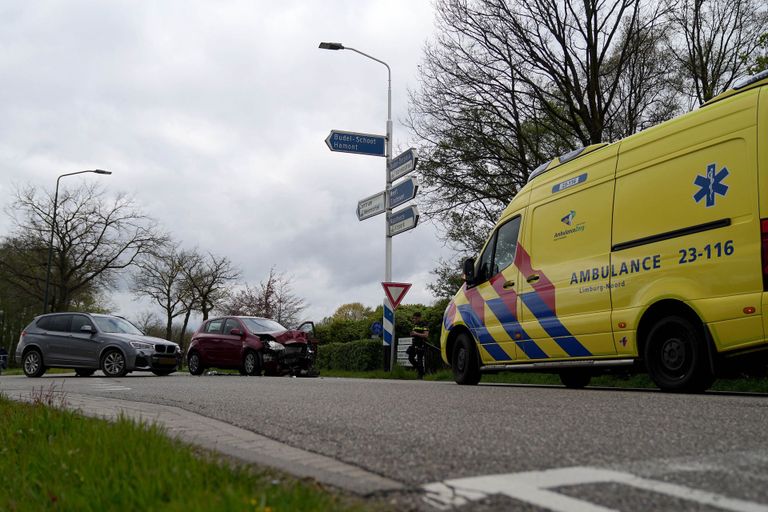 De T-splitsing in Budel waar het ongeluk gebeurde (foto: WdG/SQ Vision Mediaprodukties).