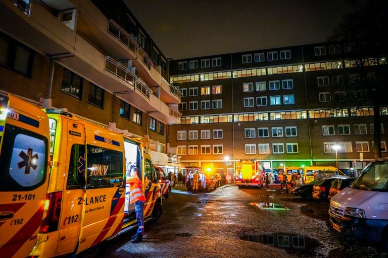 Er rukten zeker twee ambulances en twee brandweerwagens uit (foto: SQ Vision).