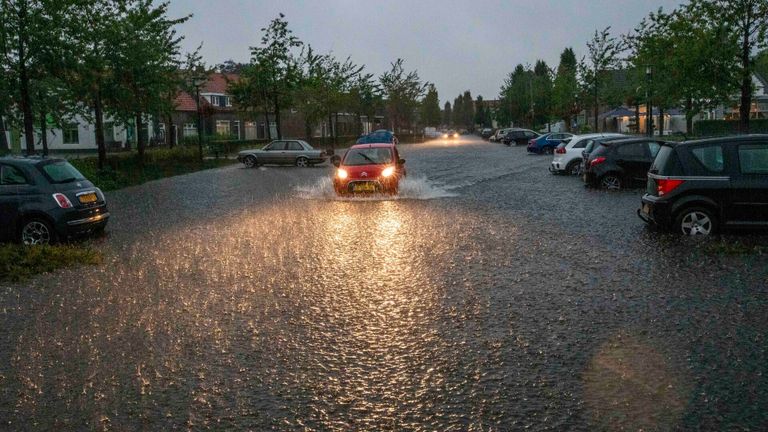 In Mierlo was de wateroverlast groot (foto: Dave Hendriks/SQ Vision).