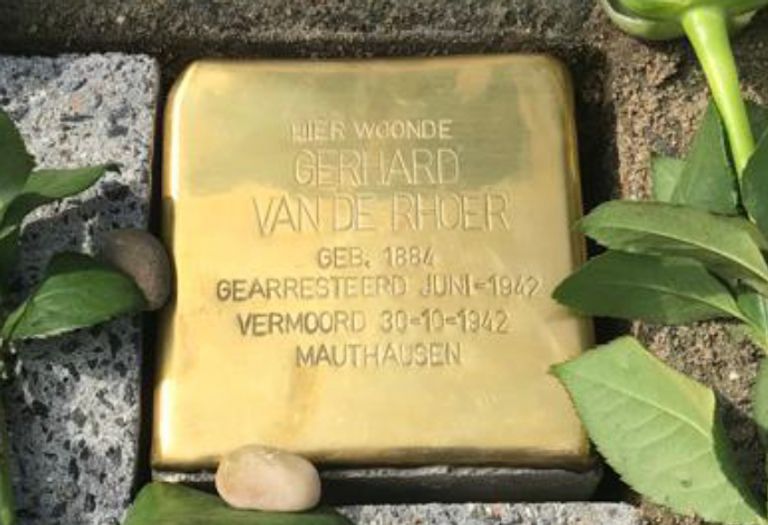 De Stolperstein voor de vermoorde Gerhard van de Rhoer (foto: Nick Meuwese).