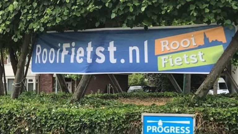 Spandoek van fietsevenement 'Rooi Fietst' gestolen (foto: Omroep Meierij).