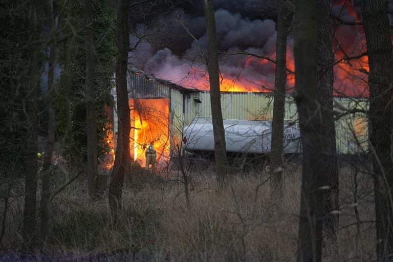 Grote brand in loods (foto: SQ Vision). 