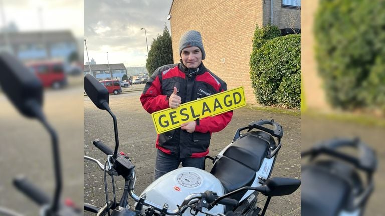 Een trotse Romano bij zijn motor (foto: privé-archief).