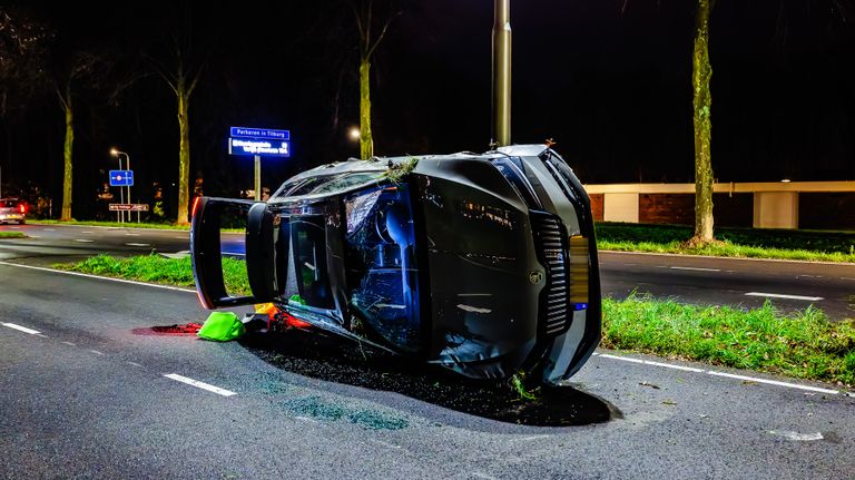 De wagen die kantelde (foto: Jack Brekelmans/SQ Vision).