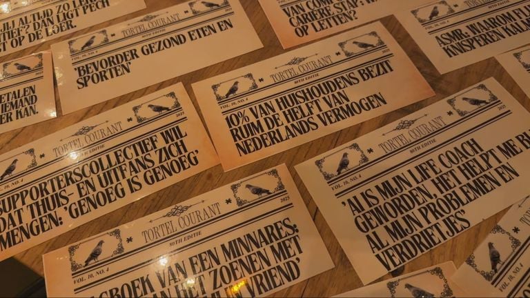 Bij een van de opdrachten praten de tortelaars over welke krantenkop hun aanspreekt (foto: Wilco Zonneveld). 